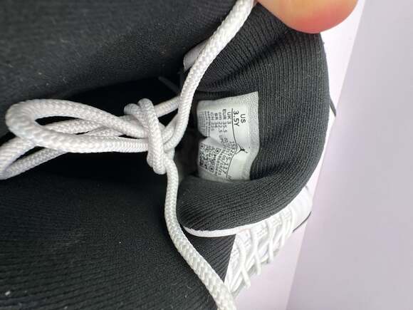 Jordan 12 Retro GS White / Black Taxi – size 3.5Y main image 4